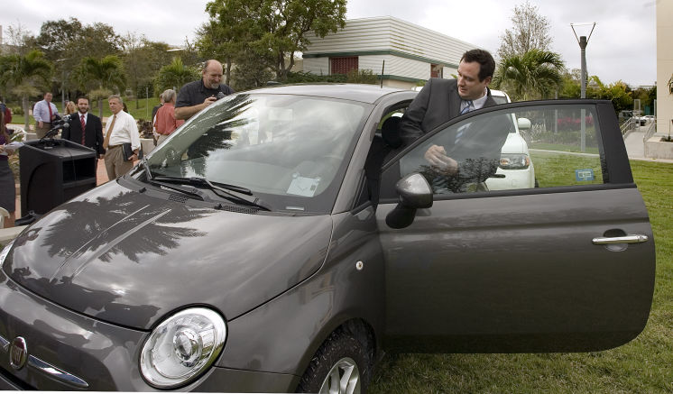 General Motors pledges $500m to Lyft for on-demand self driving auto