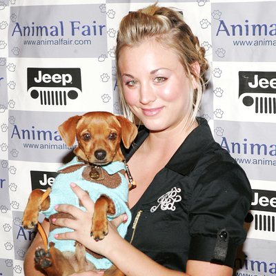 Kaley Cuoco Snuggles Up to Ex Johnny Galecki at People's Choice Awards